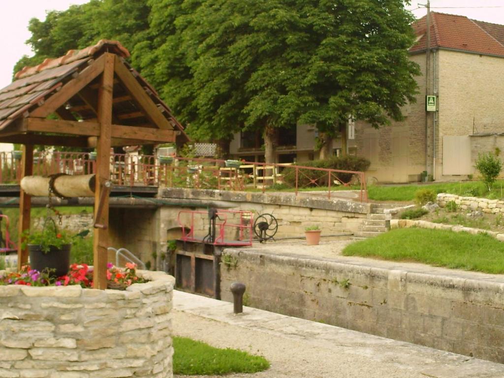 Chassignelles Hotel-Restaurant De L'Ecluse 79 المظهر الخارجي الصورة